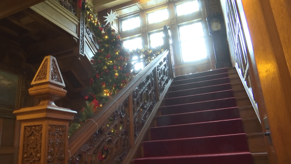 Glensheen's full mansion, Christmas candle-lit tours begin - WDIO.com