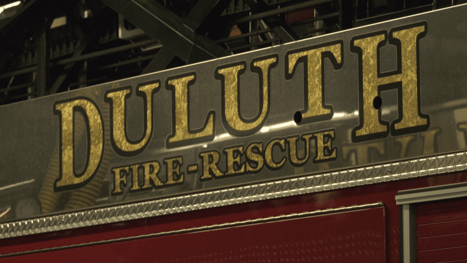 Crews battle Friday morning wildland fire in West Duluth - WDIO.com