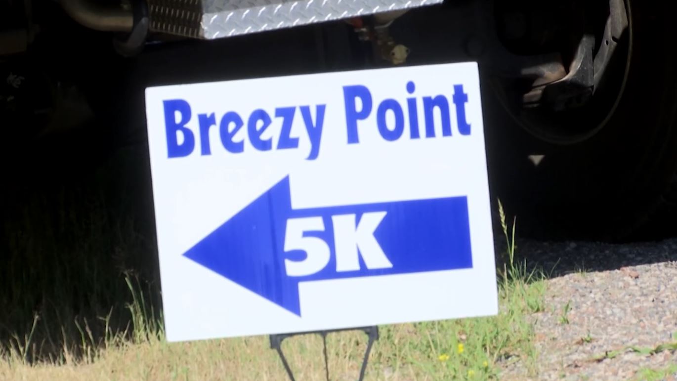 A Breezy Point 5k sign