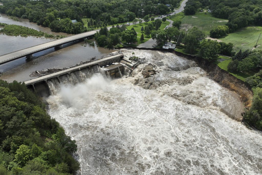 Minnesota family that lost home to flood vows to reopen store as more ...