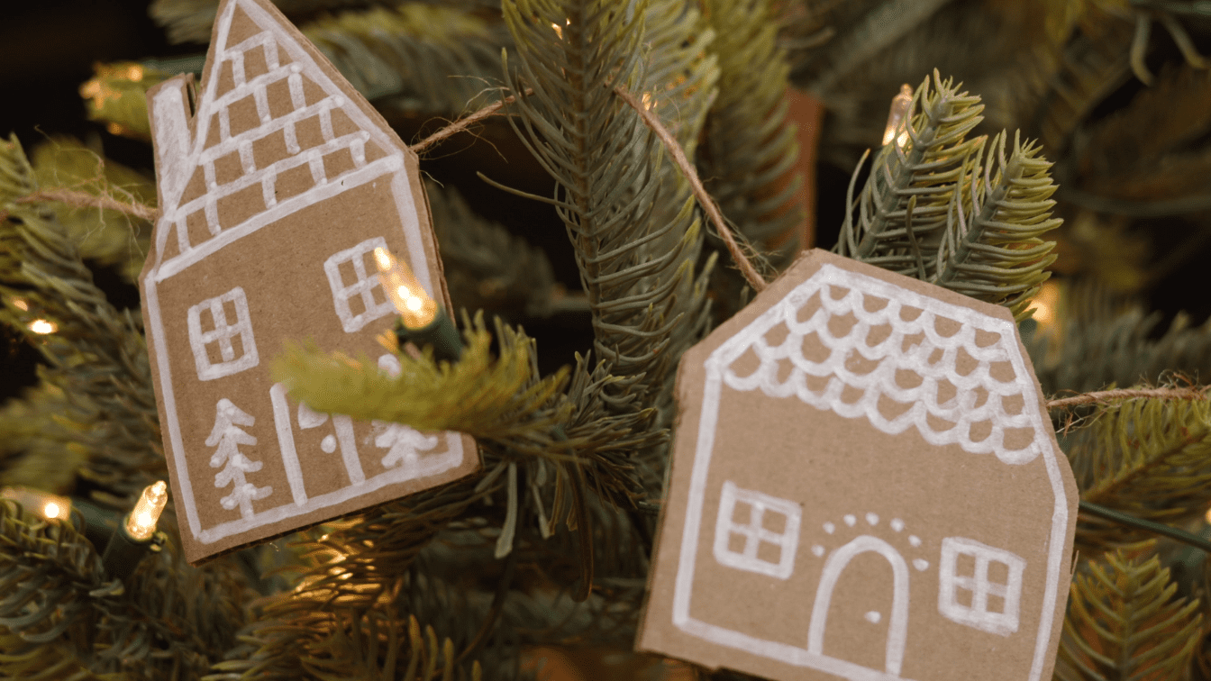 Gingerbread house garland on a Christmas tree